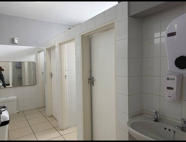 66M² BUILDING TO LET IN GARDENS